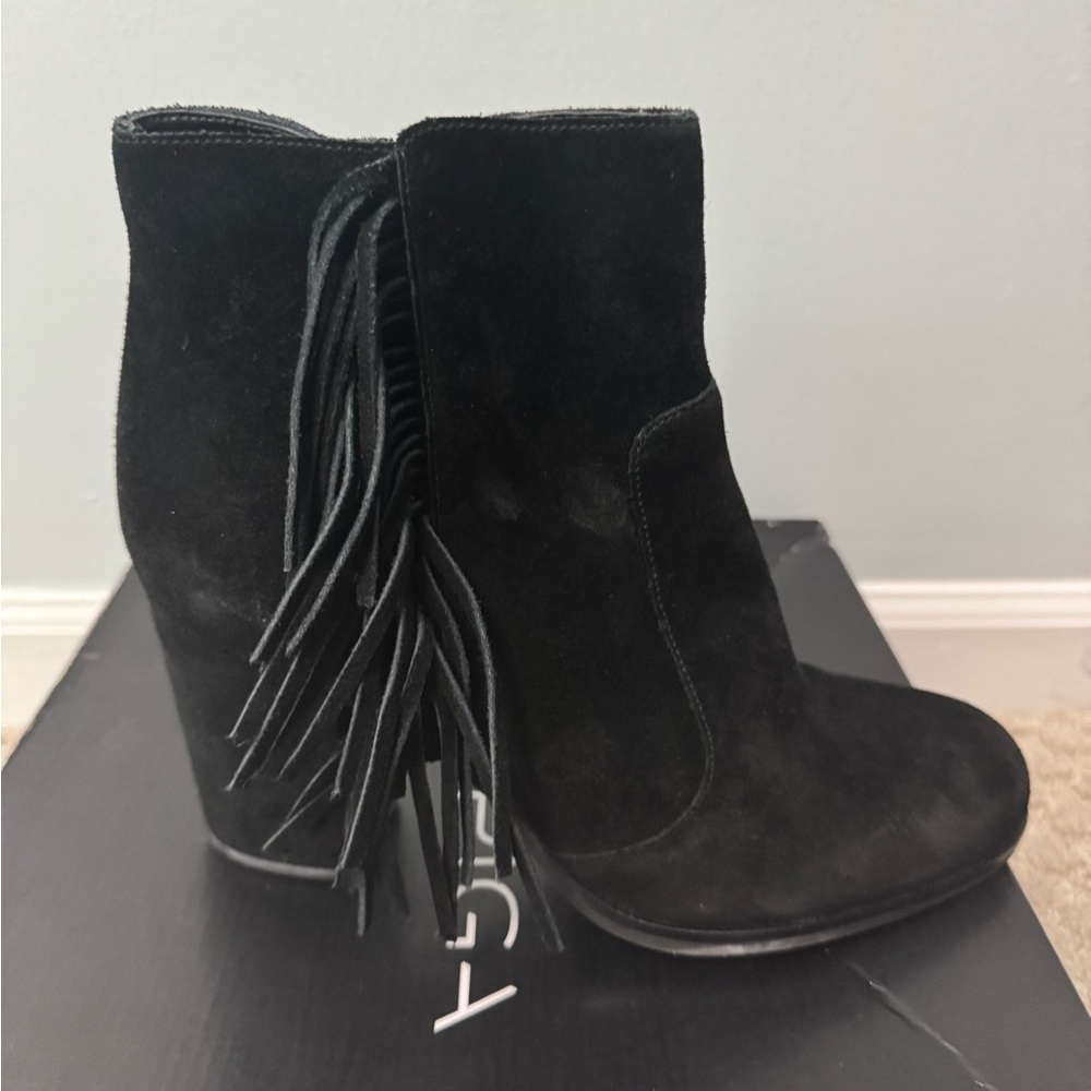 NEW Via Spiga Stylish Black Suede Ankle Boots with Fringe